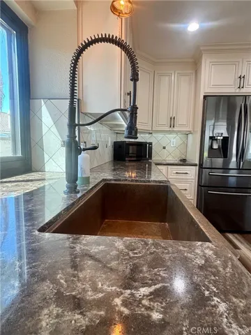 Lots of space with easy maintenance counters