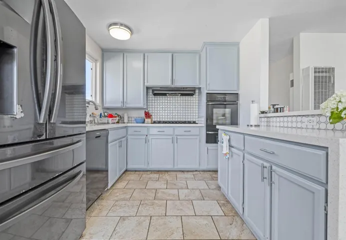 Photo altered to remove tenant personal items on the fridge.