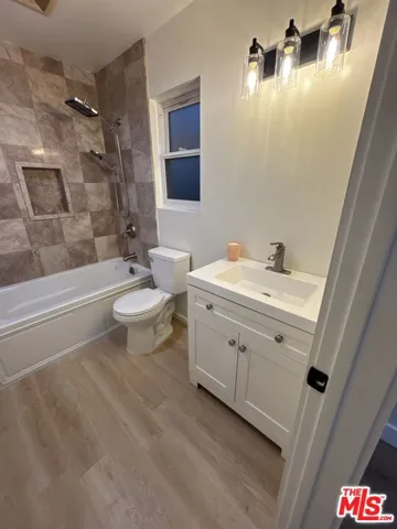 Upstairs 4th BR Ensuite BA