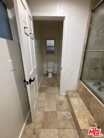 Separate toilet room in Primar