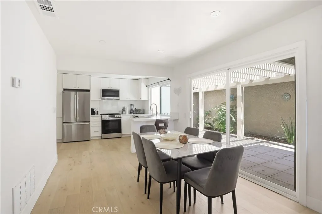 Large Dining Area Great for Hosting Dinner Parties