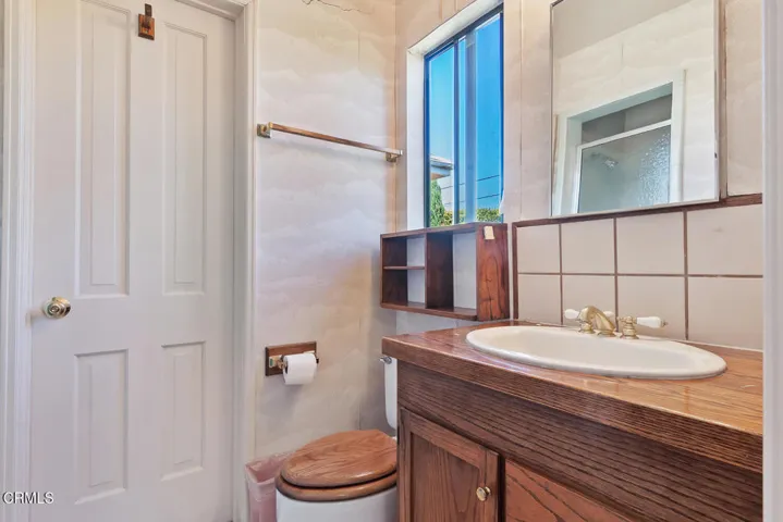 17835 Tarzana St Encino CA-large-027-041