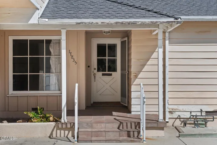 17835 Tarzana St Encino CA-large-004-018