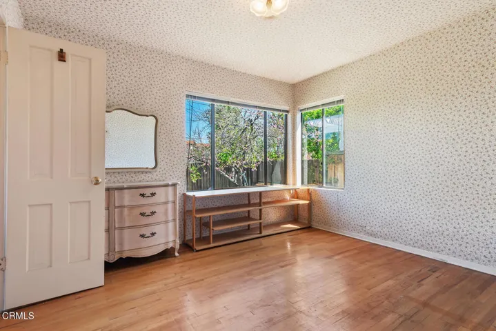 17835 Tarzana St Encino CA-large-025-030