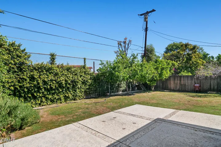 17835 Tarzana St Encino CA-large-042-014