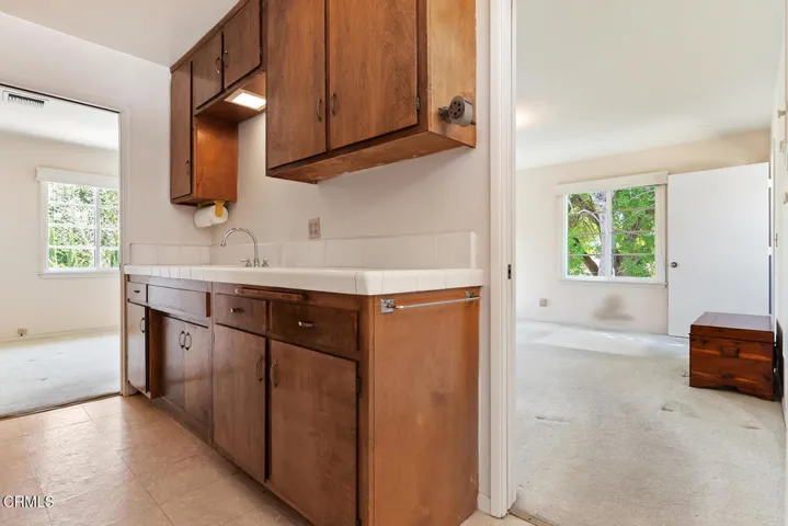 17835 Tarzana St Encino CA-large-036-022