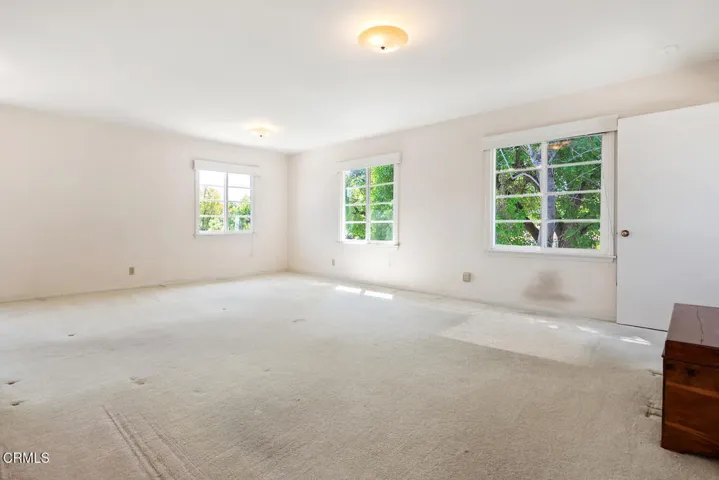 17835 Tarzana St Encino CA-large-032-010