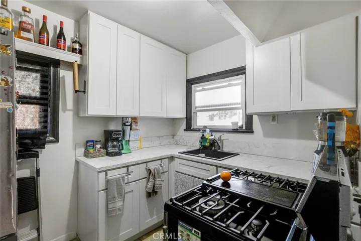 310 S Bonnie Brae, Los Angeles, California 90057