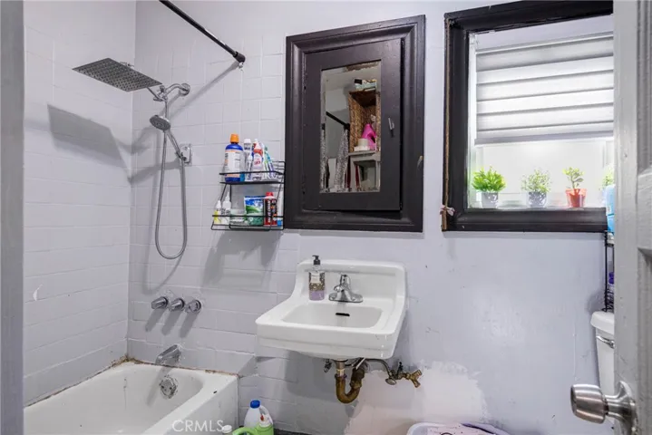 310 S Bonnie Brae, Los Angeles, California 90057