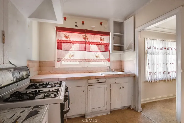 310 S Bonnie Brae, Los Angeles, California 90057