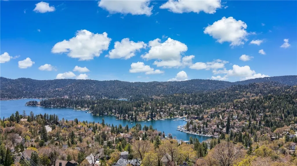 Gorgeous Lake Views!