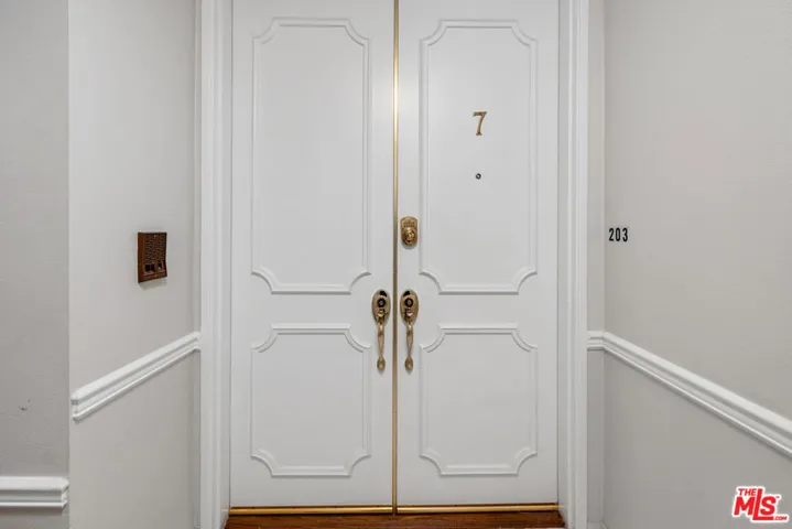 412 Arnaz Drive 7, Los Angeles, California 90048