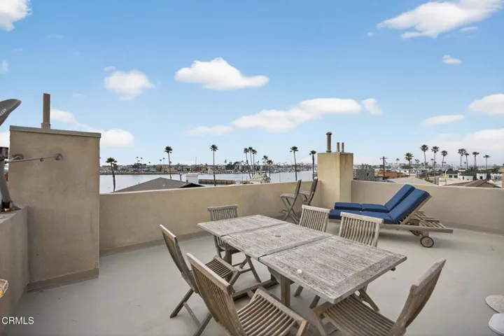 59-web-or-mls-Upmarketmedia_264Hol-124