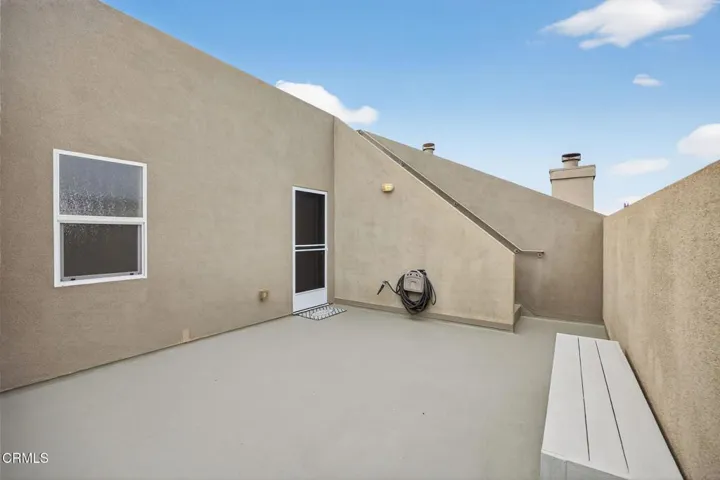 56-web-or-mls-Upmarketmedia_264Hol-115