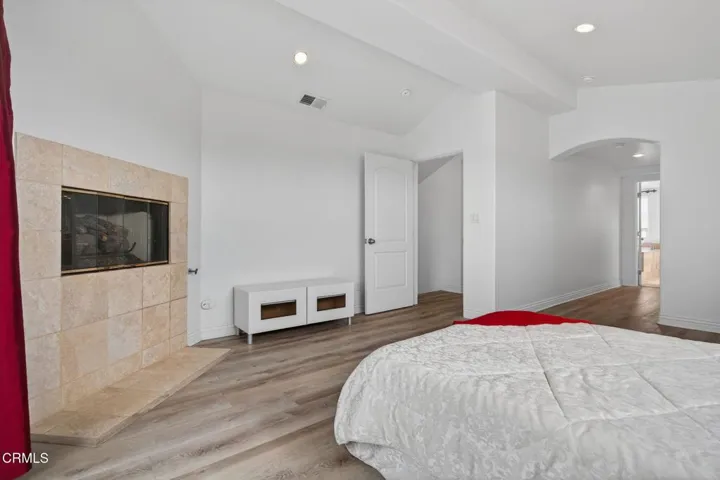 40-web-or-mls-Upmarketmedia_264Hol-067