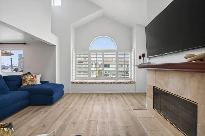 26-web-or-mls-Upmarketmedia_264Hol-028