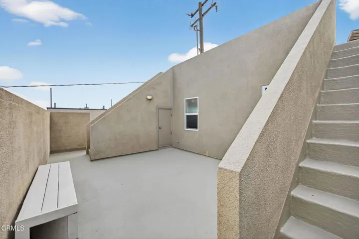 57-web-or-mls-Upmarketmedia_264Hol-118