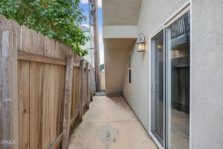 55-web-or-mls-Upmarketmedia_264Hol-112