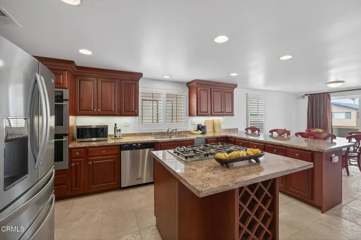 33-web-or-mls-Upmarketmedia_264Hol-043
