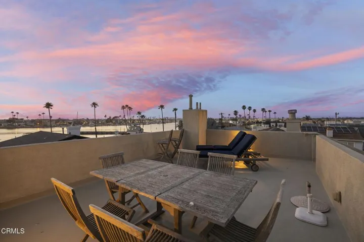 3-web-or-mls-Upmarketmedia_264Hol-twi-03