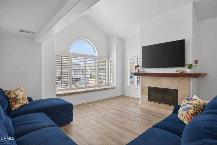 27-web-or-mls-Upmarketmedia_264Hol-019