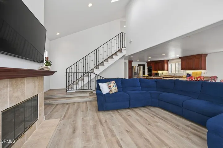 29-web-or-mls-Upmarketmedia_264Hol-025