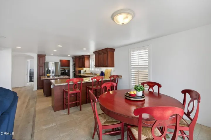 31-web-or-mls-Upmarketmedia_264Hol-037