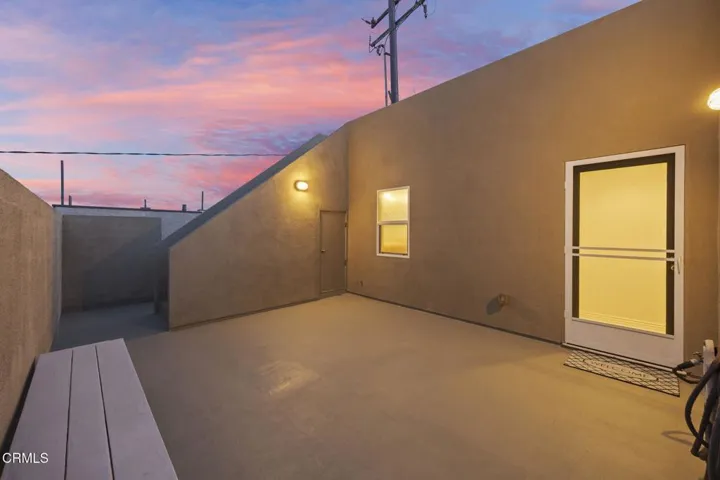 8-web-or-mls-Upmarketmedia_264Hol-twi-04