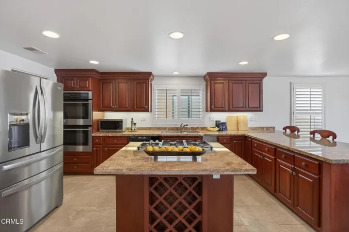 37-web-or-mls-Upmarketmedia_264Hol-052