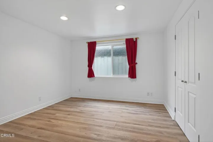 52-web-or-mls-Upmarketmedia_264Hol-105