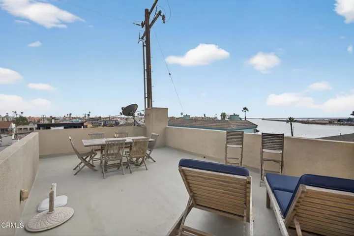 58-web-or-mls-Upmarketmedia_264Hol-121