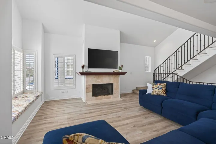 28-web-or-mls-Upmarketmedia_264Hol-022