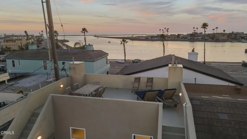 14-web-or-mls-Upmarketmedia_264Hol-sun-0