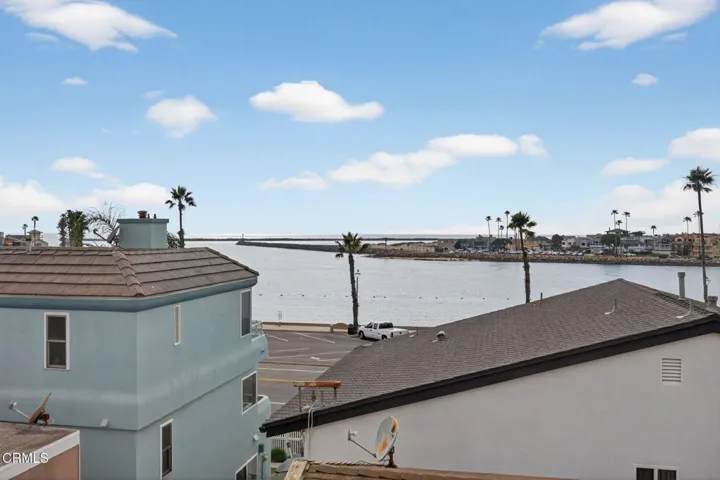 60-web-or-mls-Upmarketmedia_264Hol-127