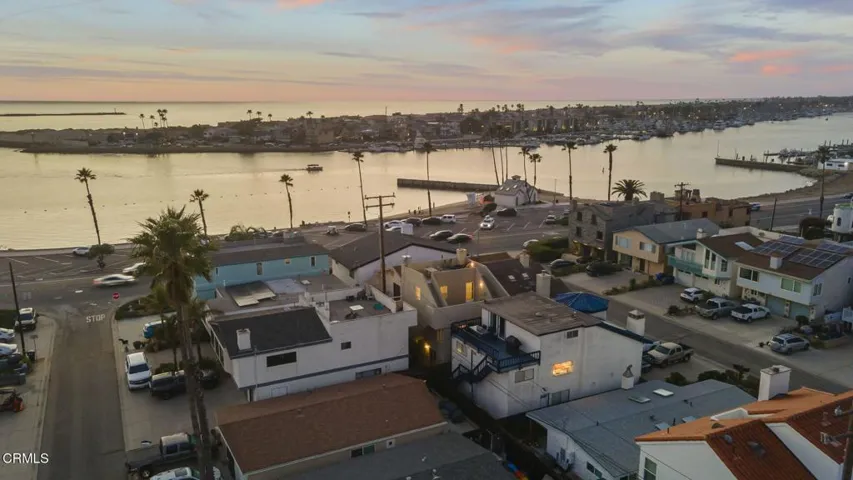 18-web-or-mls-Upmarketmedia_264Hol-twi-0