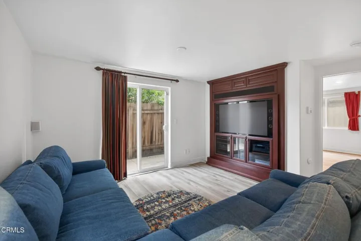 51-web-or-mls-Upmarketmedia_264Hol-100