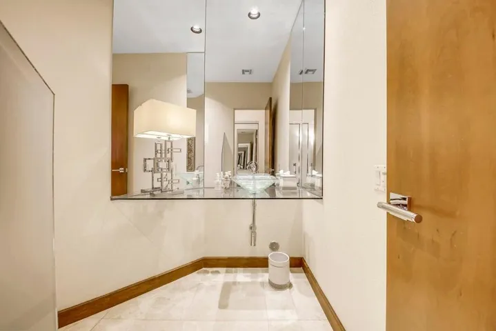 Powder room