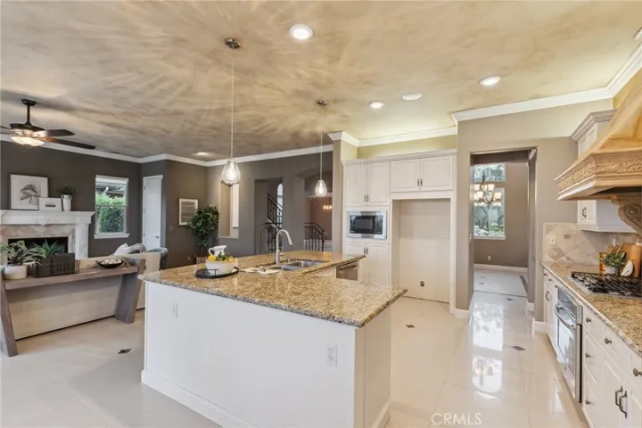 4918 W Bluff, Fresno, California 93722