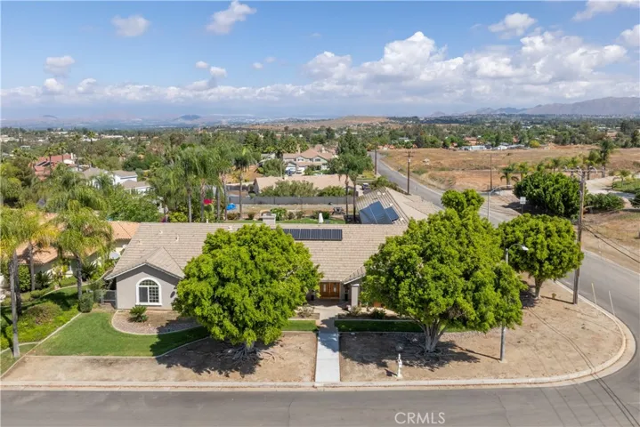 17492 Mariposa Avenue, Riverside, California 92504