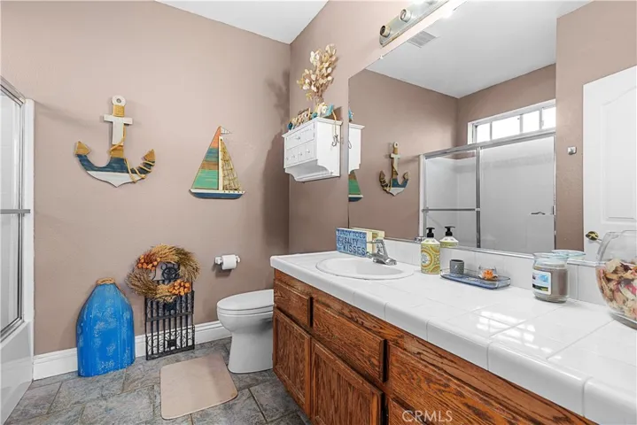 Secondary Main Bathroom