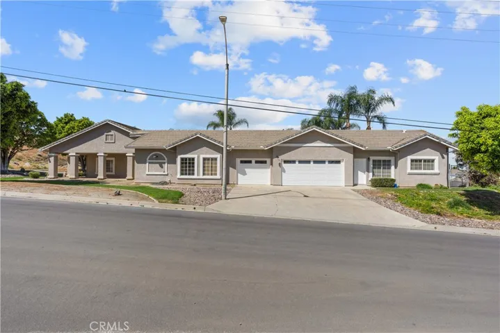 17492 Mariposa Avenue, Riverside, California 92504