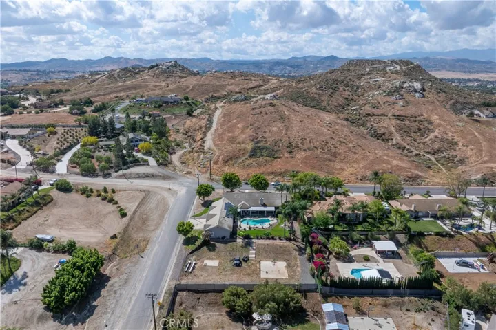 17492 Mariposa Avenue, Riverside, California 92504