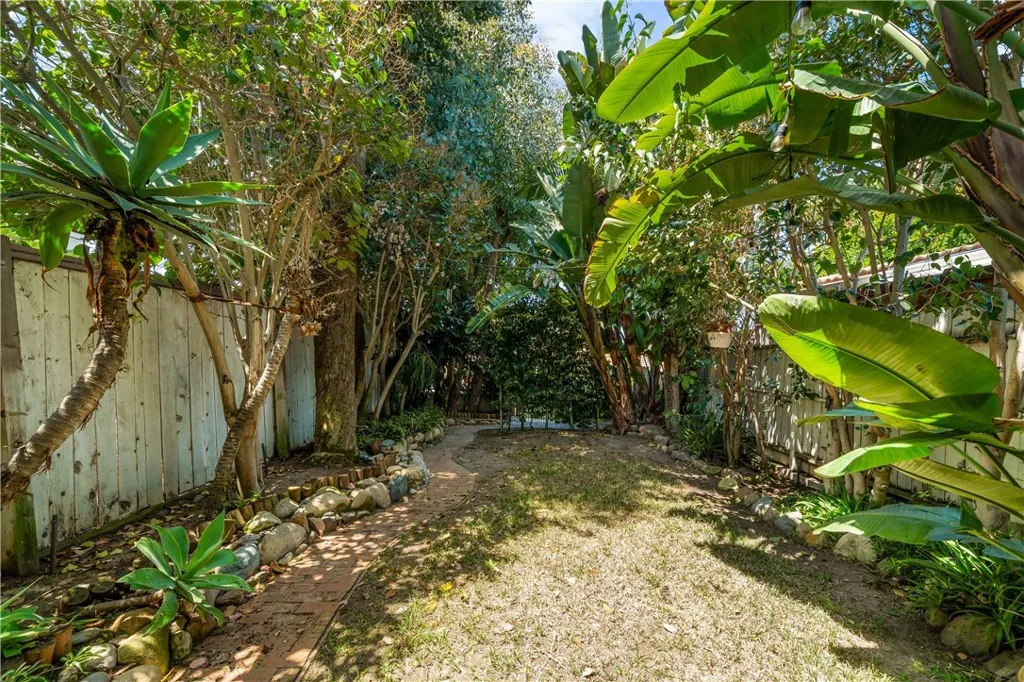 Downstairs has access to garden