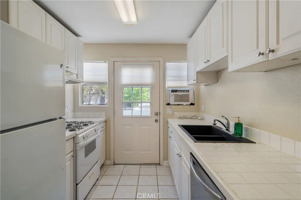 Spacious kitchen