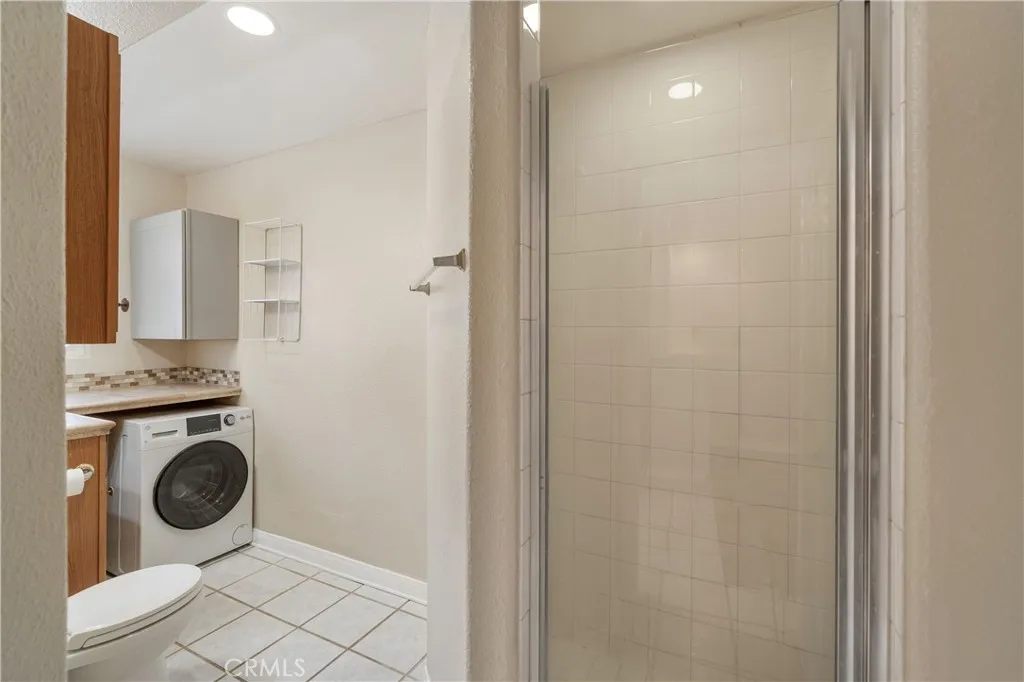 Shower enclosure downstairs