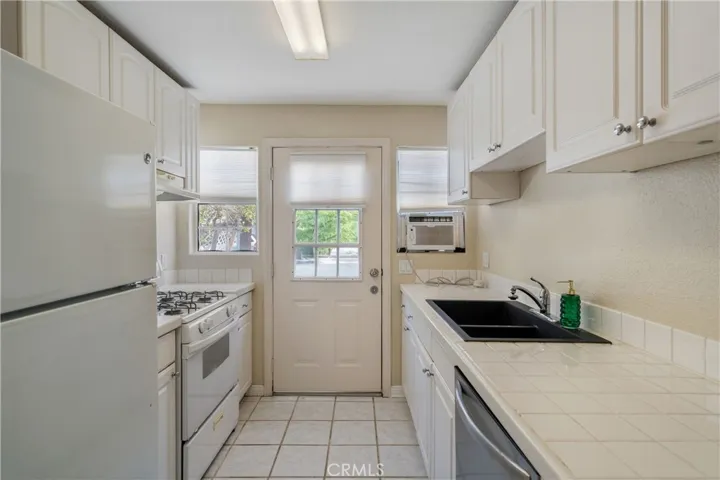Spacious kitchen