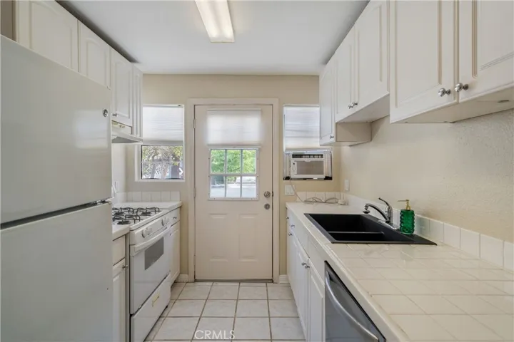 Spacious kitchen