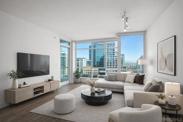 https://zimg.paragon.ice.com/ParagonImages/Property/PA/SDMLS/260007426/5/120/90/b94de957033b220ee165fb1bbd919fdc/3/92abaf706f7b66532d1b5e0c266785b1/260007426-4c6859a7-c643-496b-b622-f6b2cc8ed7d8.JPG