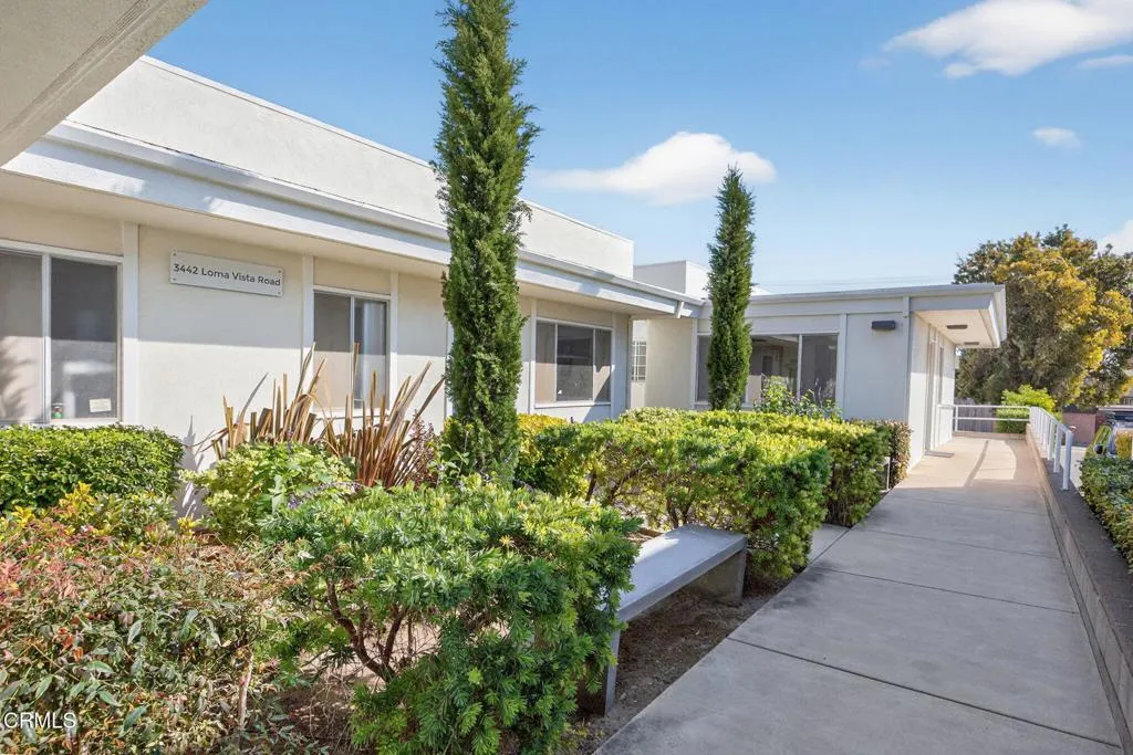 3-web-or-mls-Upmarketmedia_3442Lom-056