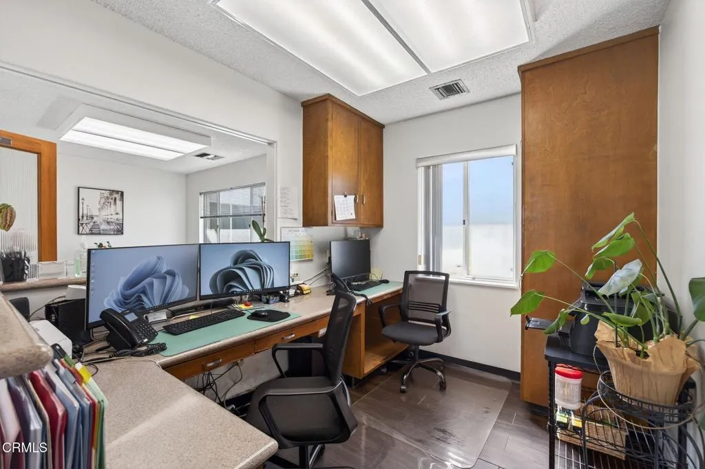 24-web-or-mls-Upmarketmedia_3442Lom-070